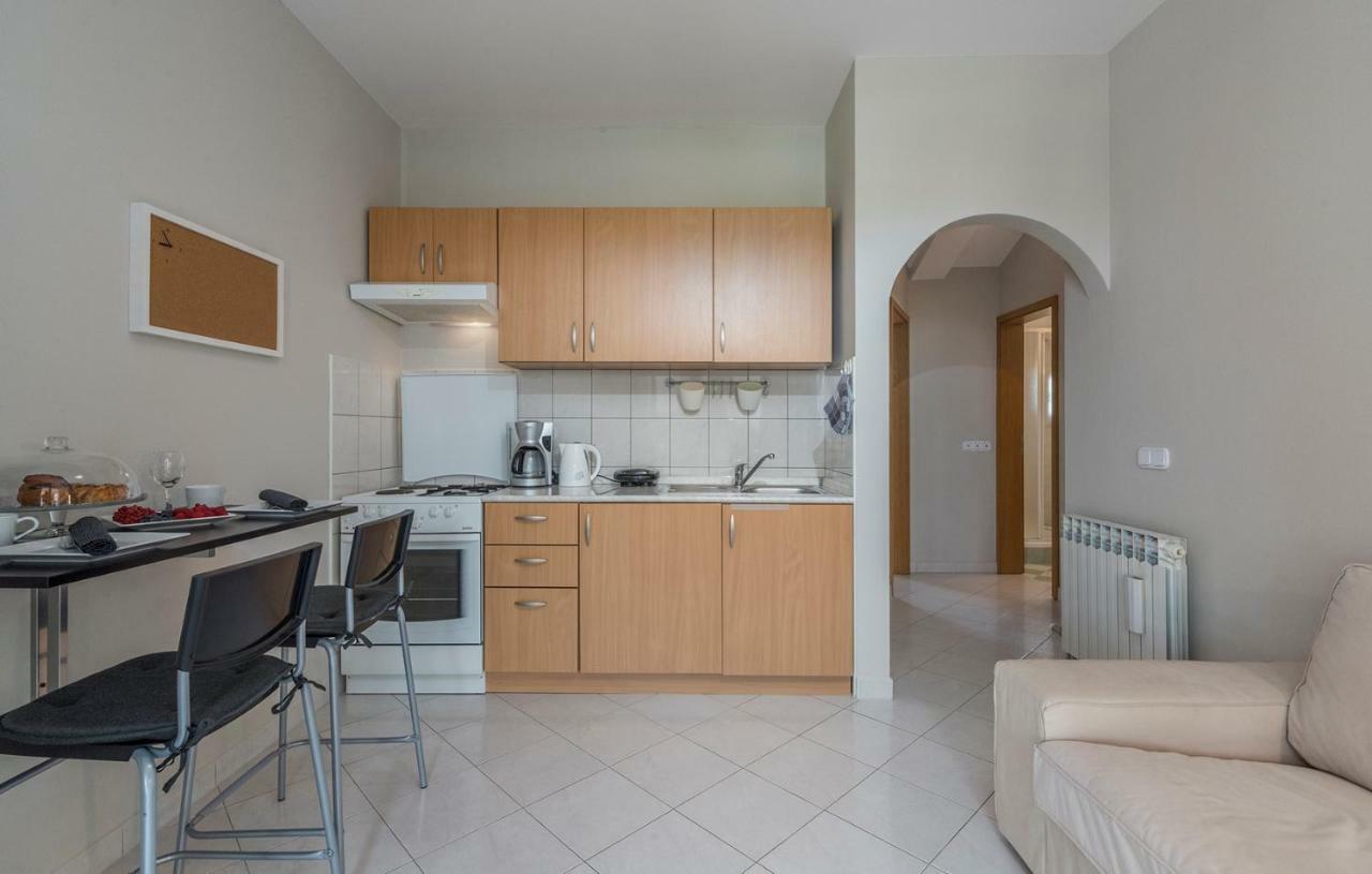 Apartment Green With Balcony Nova Vas  Eksteriør bilde