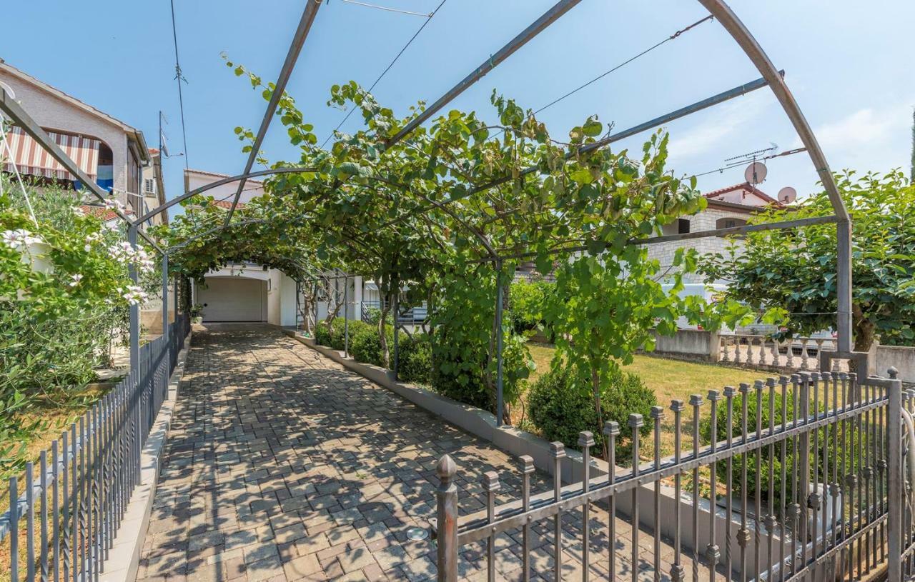 Apartment Green With Balcony Nova Vas  Eksteriør bilde