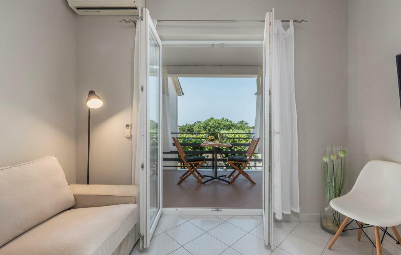 Apartment Green With Balcony Nova Vas  Eksteriør bilde